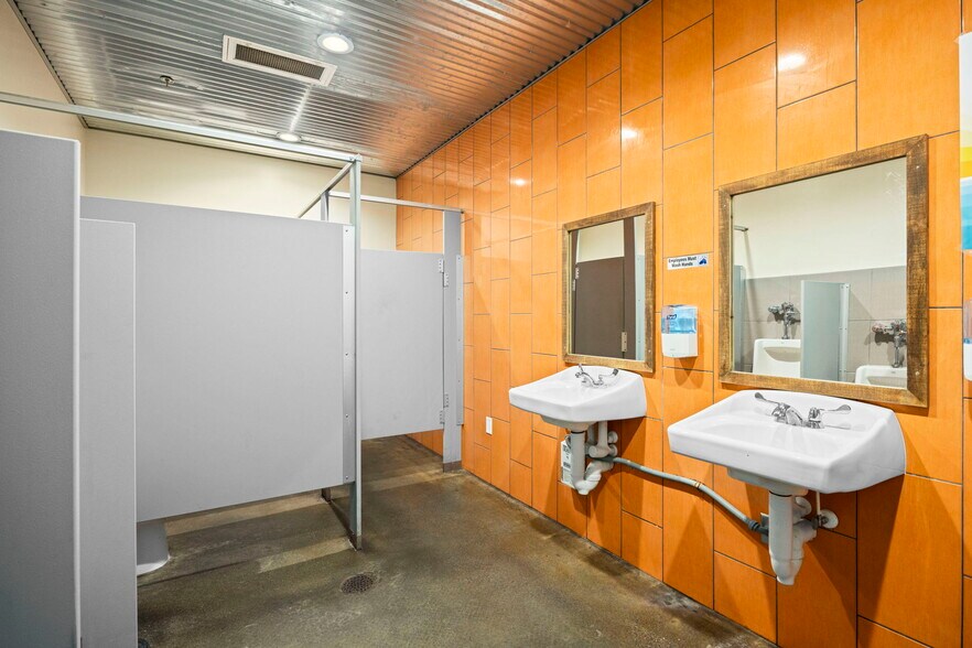 More Photos Of 350 University Blvd, Harrisonburg Freestanding For Sale