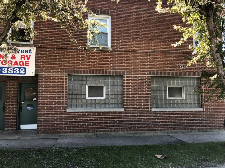 Primary Photo Of 614 Prairie St, Aurora Self Storage For Lease