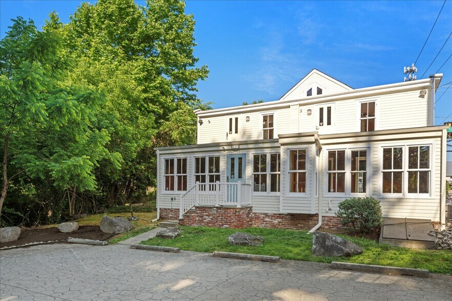 More Photos Of 159 N Sycamore St, Newtown Office For Lease