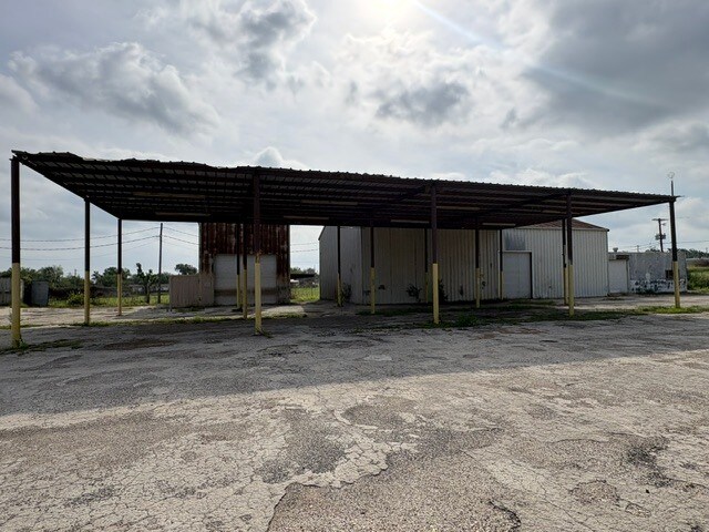 More Photos Of 1500 Simmons Ave, Jourdanton Warehouse For Sale