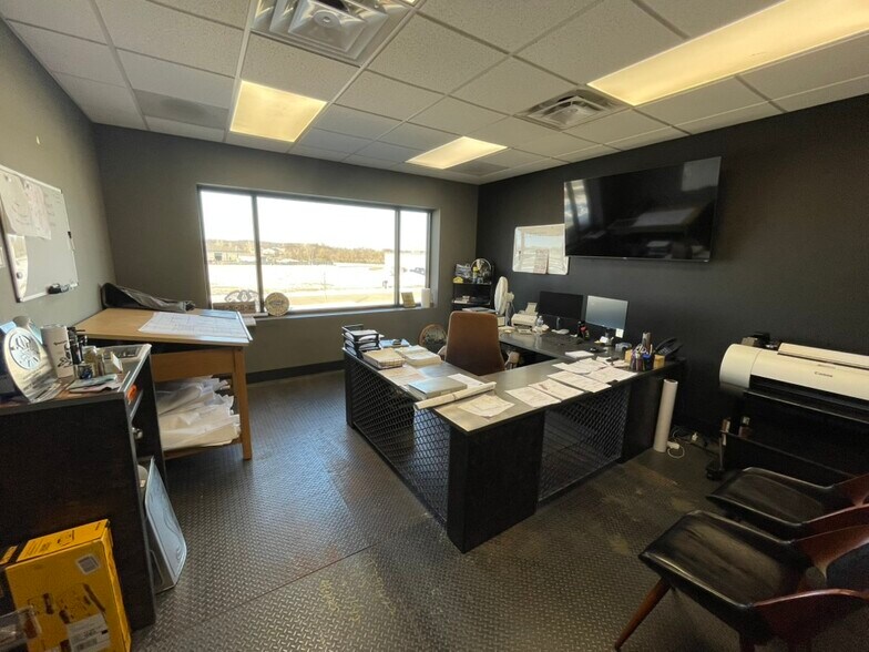More Photos Of 1650 Commerce Dr, Tonganoxie Warehouse For Sale