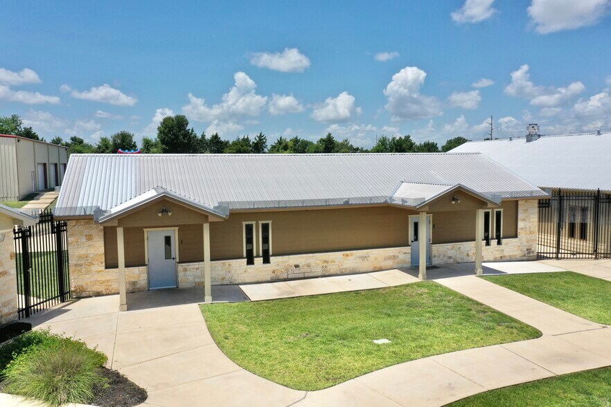 More Photos Of 4150 Highway 36 S, Brenham Shelter For Sale