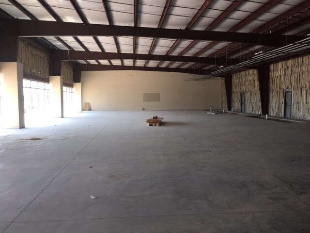 More Photos Of 2302 NE Bob Bullock Loop, Laredo Storefront For Lease