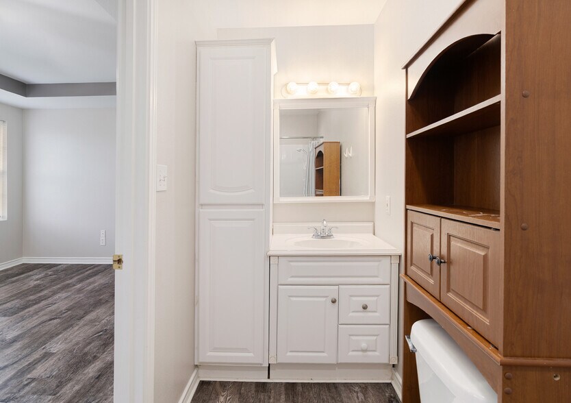 More Photos Of 6210 Lamar Rd, Reno Flex For Sale