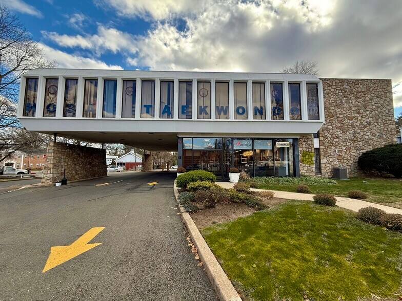 More Photos Of 350 Madison Ave, Cresskill Office For Sale
