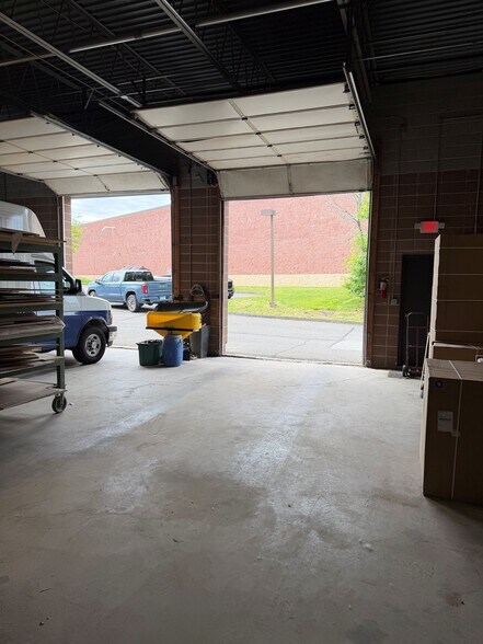More Photos Of 65 Louis St, Newington Flex For Lease