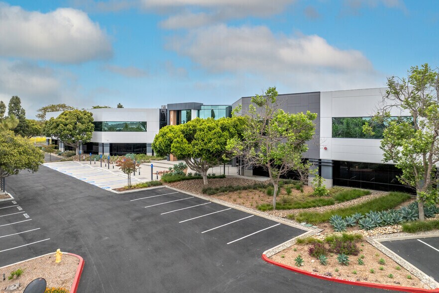 More Photos Of 10455 Pacific Center Ct, San Diego Research And Development For Lease