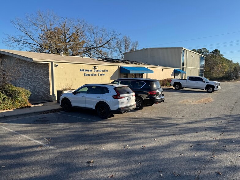 More Photos Of 4421 W 61st St, Little Rock Office For Sale