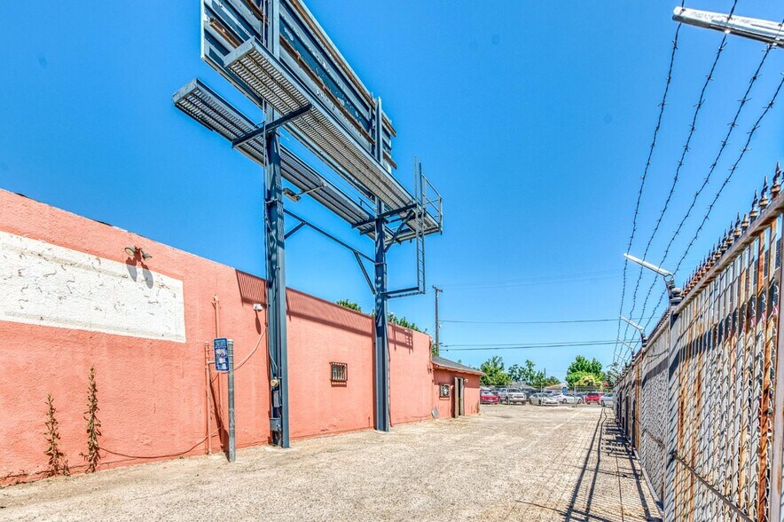 More Photos Of 2403 E Clinton Ave, Fresno General Retail For Sale