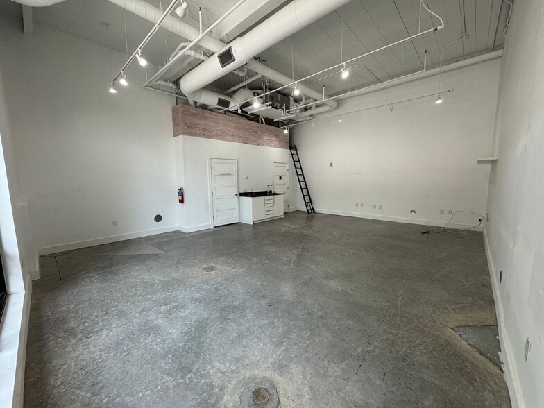 More Photos Of 1800 E 4th St, Austin Apartments For Lease