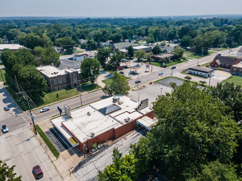 More Photos Of 1520 Washington Ave, Alton Bank For Sale