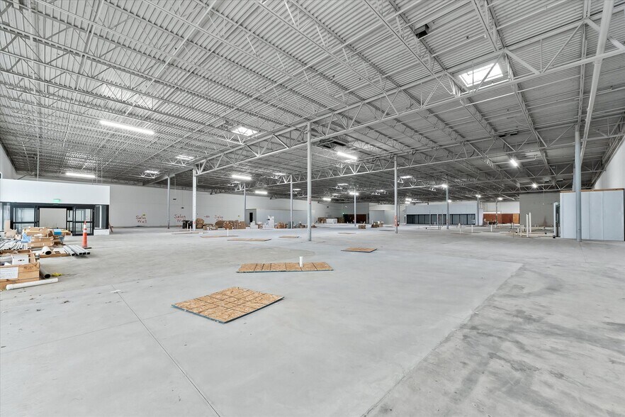 More Photos Of 2651 S Rochester Rd, Rochester Hills General Retail For Lease