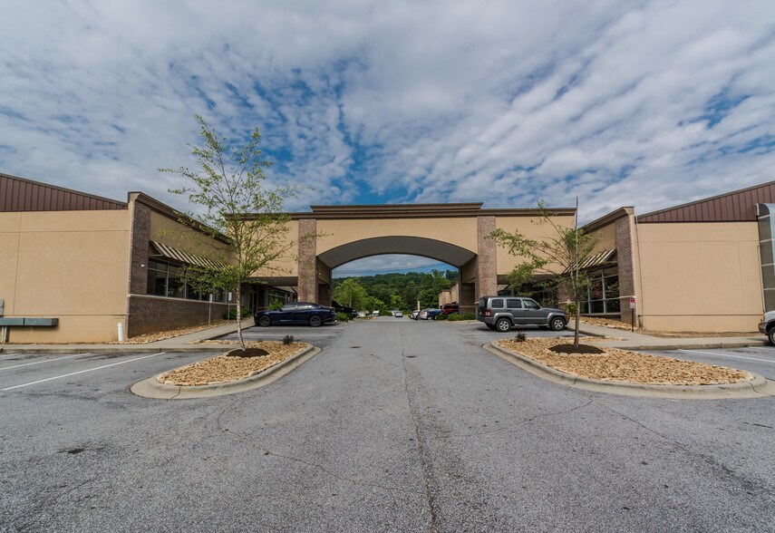 More Photos Of 2560-2570 Asheville Hwy, Hendersonville Unknown For Lease