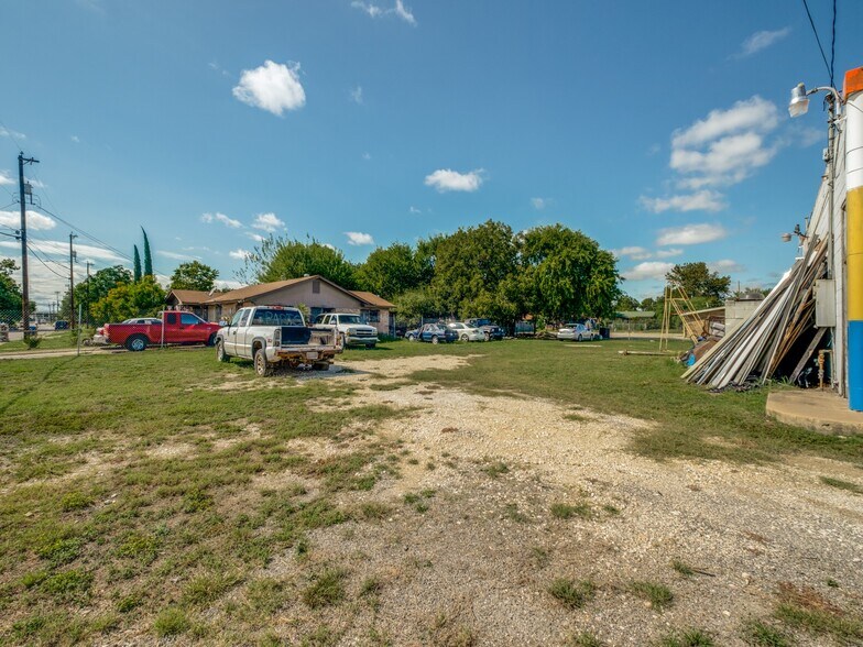 More Photos Of 1415 Cupples Rd, San Antonio Auto Repair For Sale