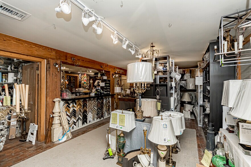 More Photos Of 545-555 S Foster Dr, Baton Rouge General Retail For Sale