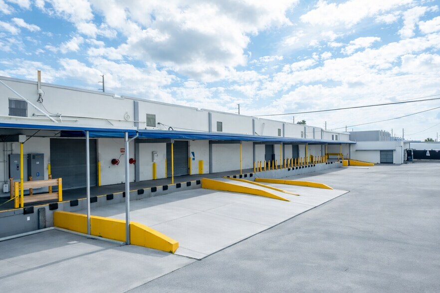 More Photos Of 3510 NW 60th St, Miami Distribution For Lease