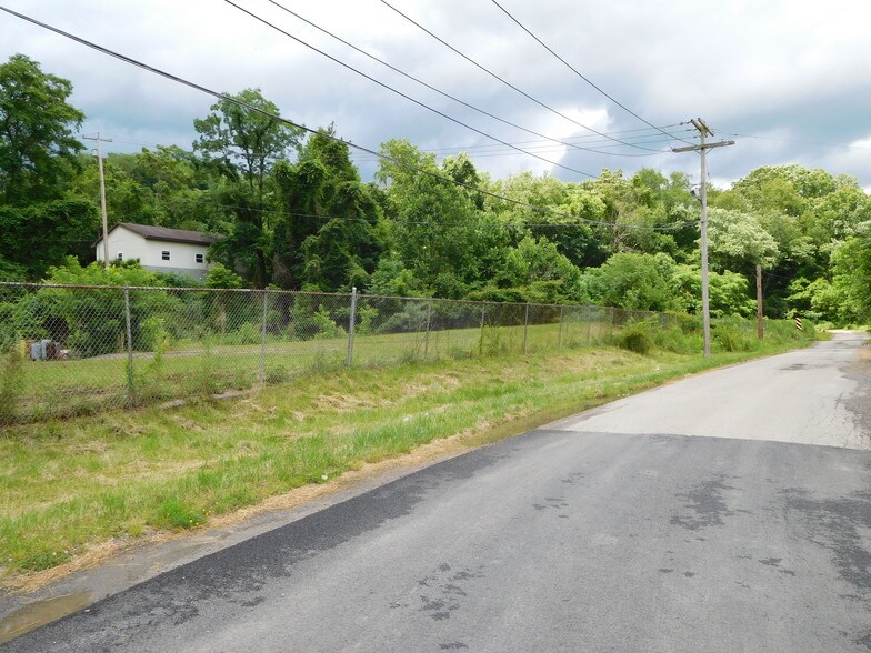 More Photos Of 212 Flint St, Clarksburg Service For Lease