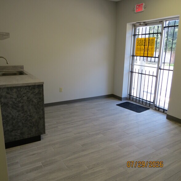 More Photos Of 5710 Clarewood Dr, Houston Warehouse For Lease