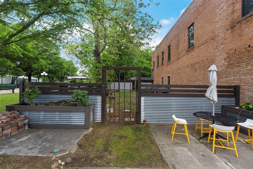 More Photos Of 110 E Main St, Cumby Storefront Retail Residential For Sale