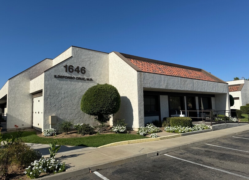 Primary Photo Of 1646 E Herndon Ave, Fresno Medical For Lease