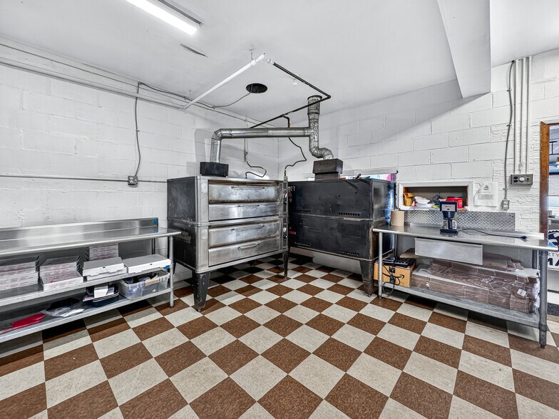 More Photos Of 2206 7th Ave, Altoona Restaurant For Sale