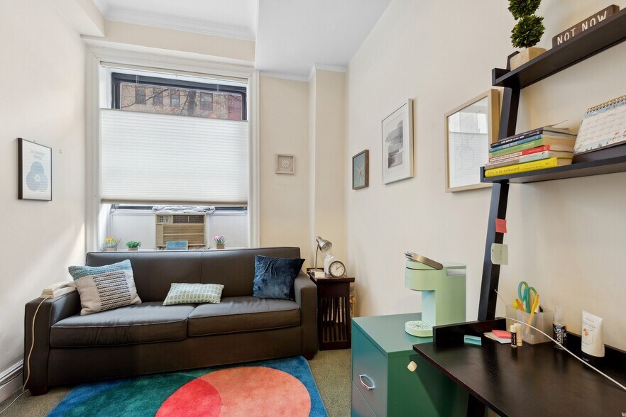 More Photos Of 525 West End Ave, New York Apartments For Lease