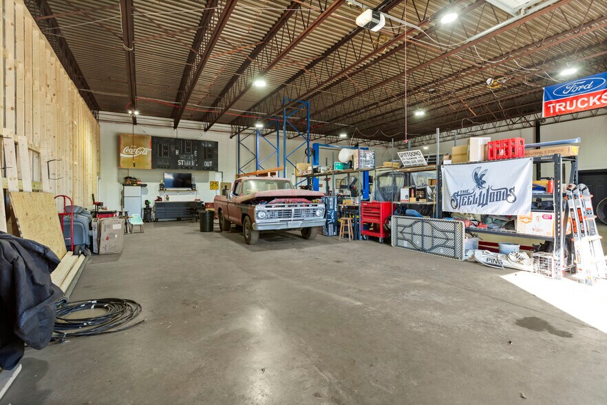 More Photos Of 400 W Main St, Walhalla General Retail For Lease