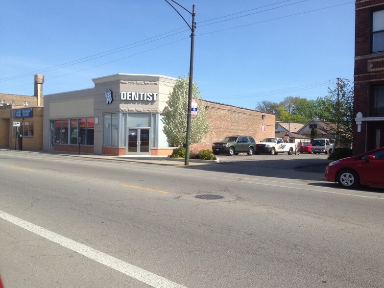 More Photos Of 4445-4447 N Elston Ave, Chicago General Retail For Lease