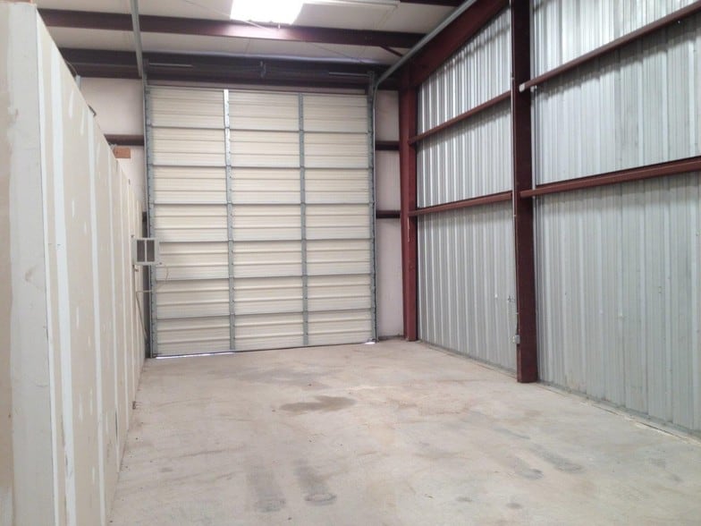 More Photos Of 850-900 Blue Mound Rd W, Haslet Light Manufacturing For Lease