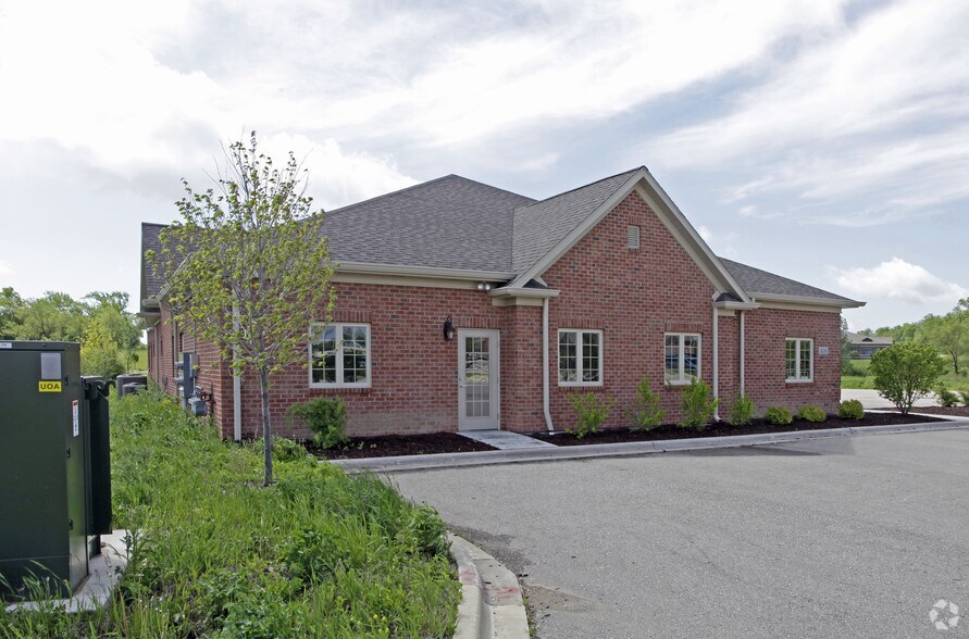 More Photos Of 820 Geneva Pky, Lake Geneva Office For Sale