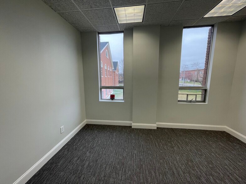More Photos Of 80 Maple Ave, Smithtown Office For Lease