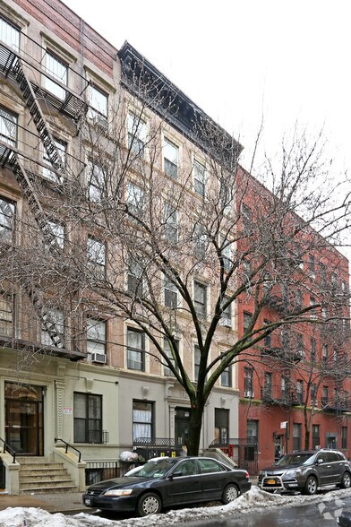 More Photos Of 210 W 82nd St, New York Apartments For Lease