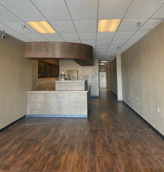 More Photos Of 1 Cherry Tree Plz, Washington Storefront For Lease