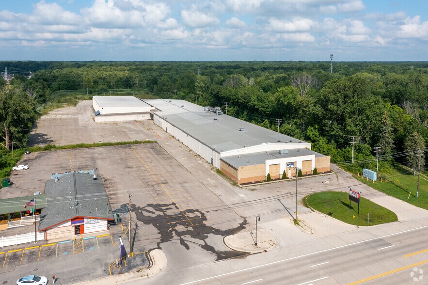 More Photos Of 21902 Telegraph Rd, Brownstown Skating Rink For Sale