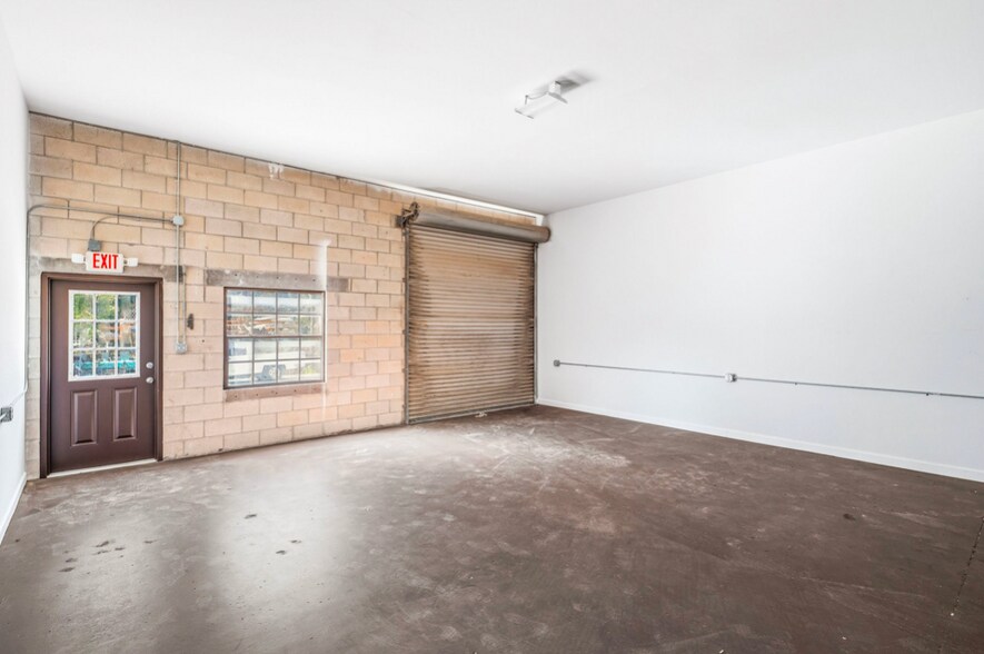 More Photos Of 902 S Leavitt Ave, Orange City Warehouse For Lease
