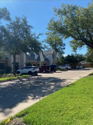 More Photos Of 2912 W Park Row, Arlington Office For Lease