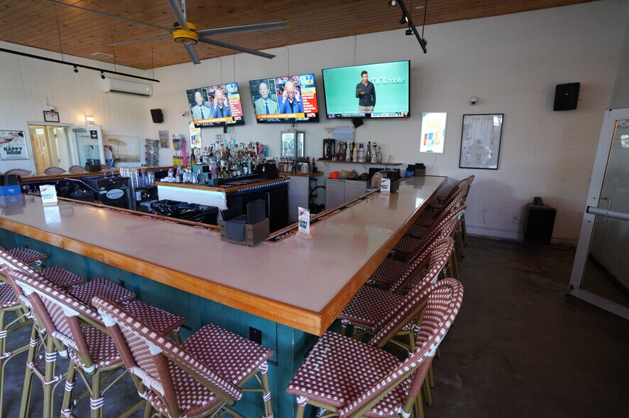 More Photos Of 166 SE 2nd Ave, Delray Beach Restaurant For Sale