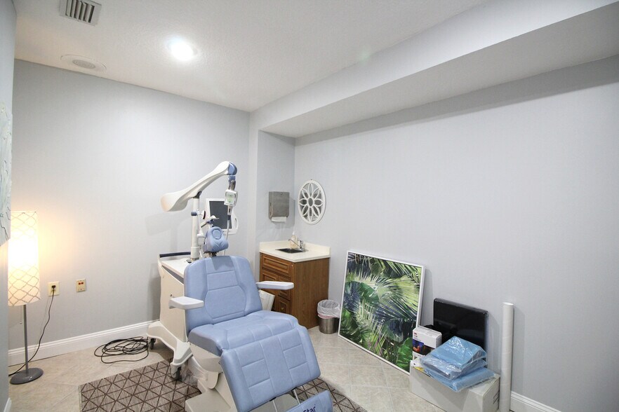 More Photos Of 4131 University Blvd S, Jacksonville Medical For Lease