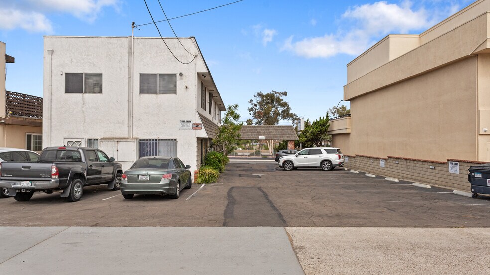 More Photos Of 1915-17 1915-17 Morena Blvd, San Diego Office For Sale