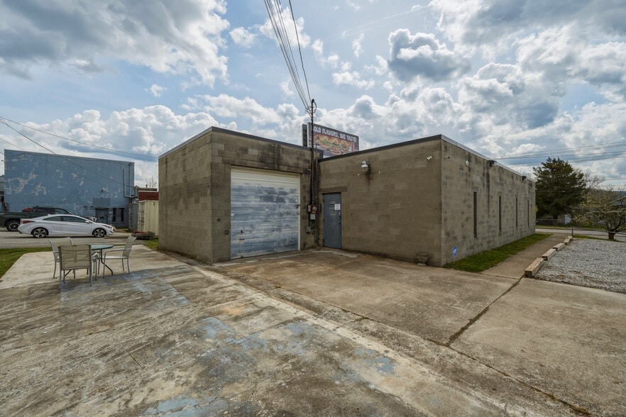 More Photos Of 3122 7th Ave, Charleston Office For Lease