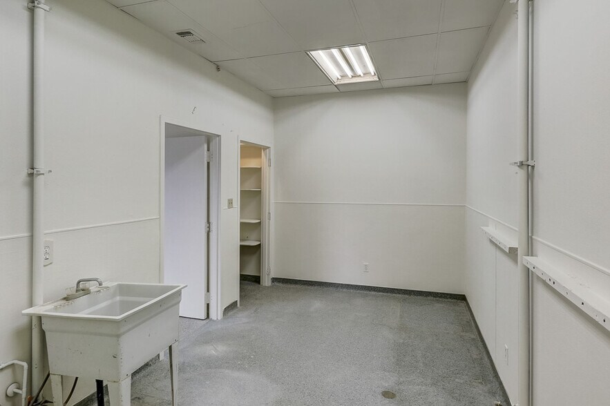 More Photos Of 817 W Colton Ave, Redlands Storefront For Lease