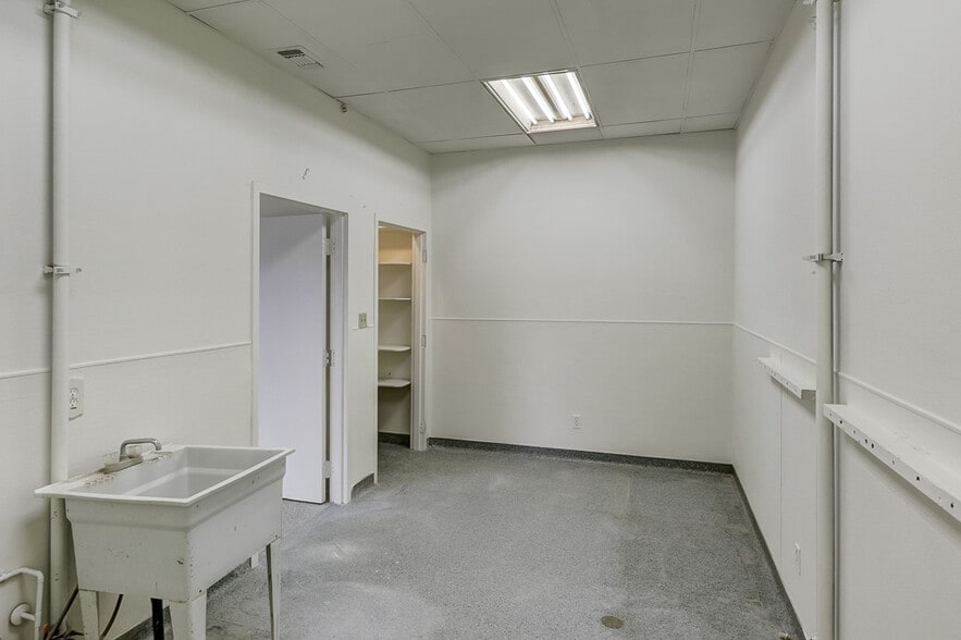 More Photos Of 823 W Colton Ave, Redlands Storefront For Lease