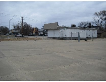 More Photos Of 1232 E Main St, Danville Service Station For Sale