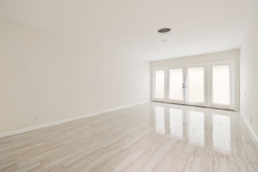 More Photos Of 1425 S Via Soledad, Palm Springs Apartments For Sale