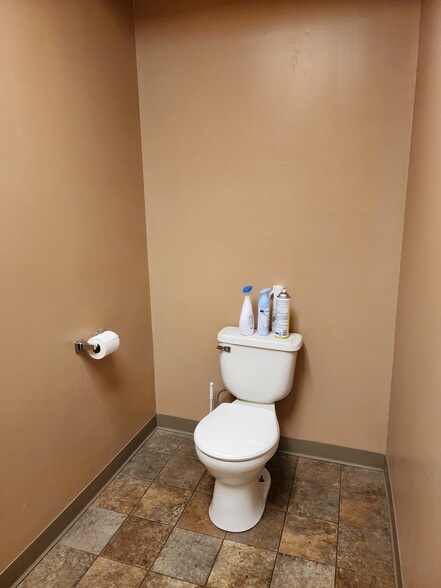 More Photos Of 405 Chestnut St, Atlantic Storefront For Sale