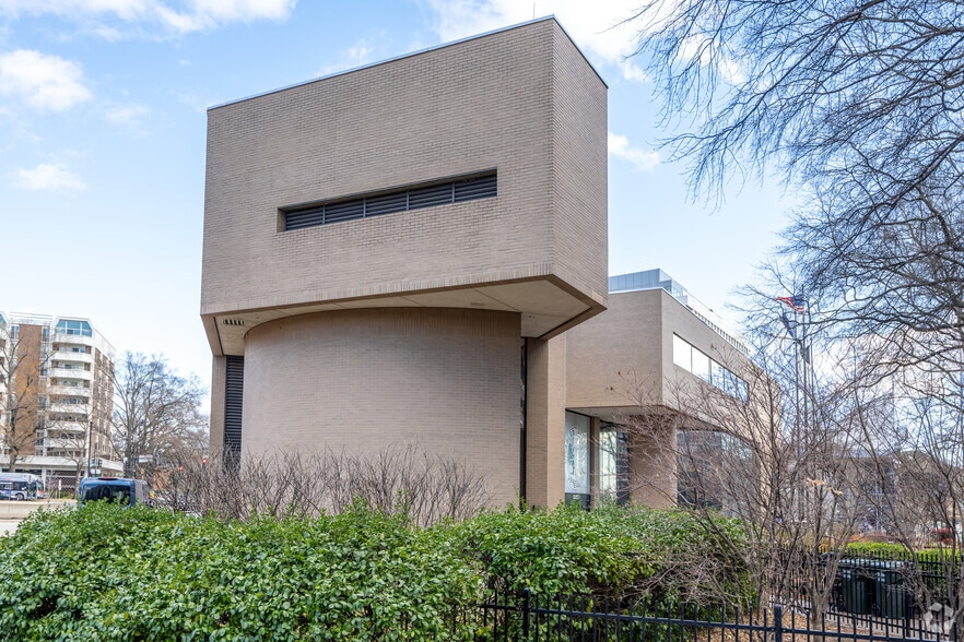 More Photos Of 807 Maine Ave SW, Washington Office For Sale