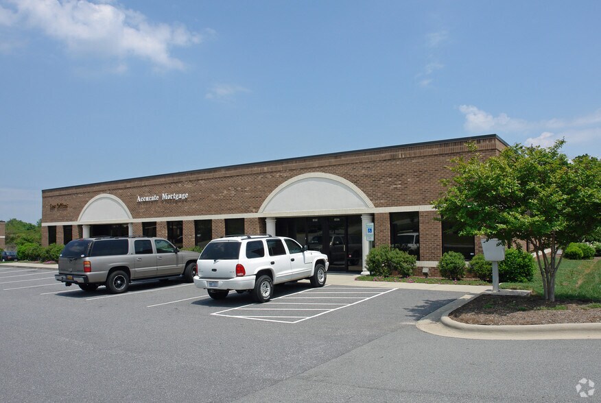 More Photos Of 1051 13th St SE, Hickory Office For Lease