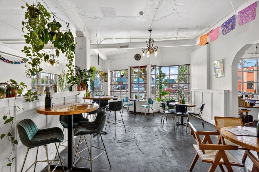 More Photos Of 6433 SE Foster Rd, Portland Apartments For Sale