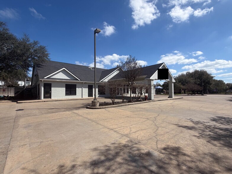 More Photos Of 3663 S Dairy Ashford Rd, Houston Veterinarian Kennel For Lease