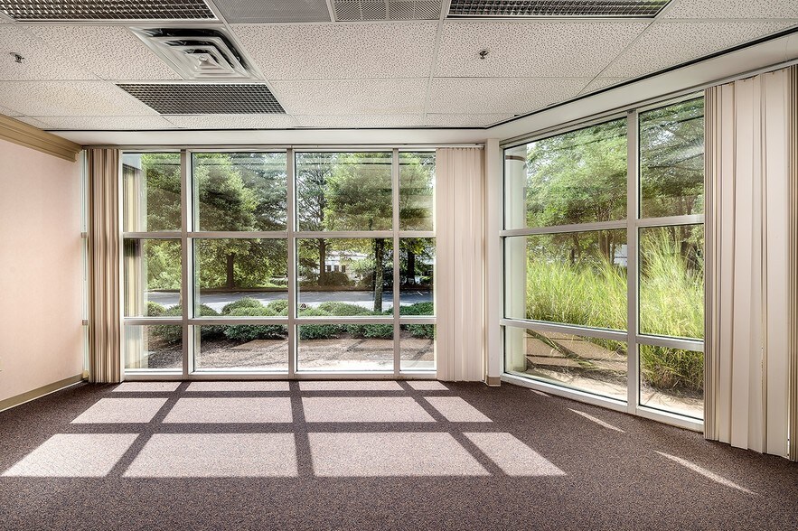 More Photos Of 3000 Corporate Center Dr, Morrow Office For Lease